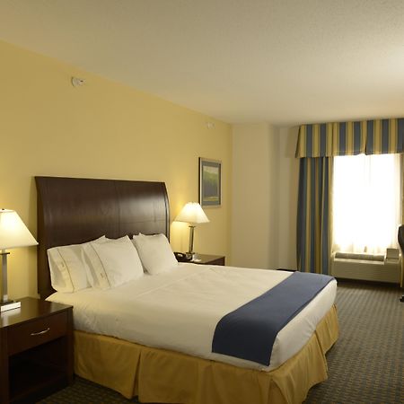 Holiday Inn Express & Suites Wilson-Downtown By Ihg Exterior foto