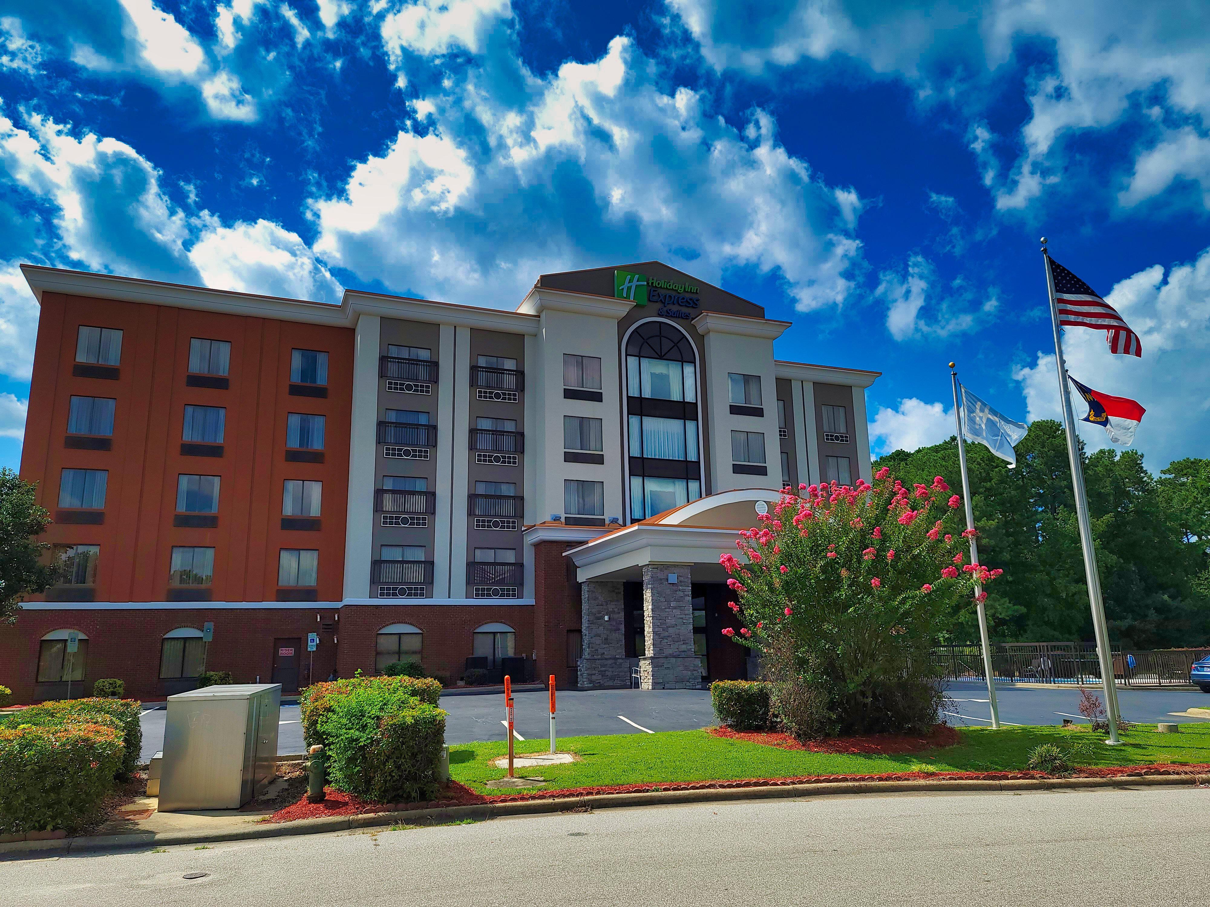 Holiday Inn Express & Suites Wilson-Downtown By Ihg Exterior foto