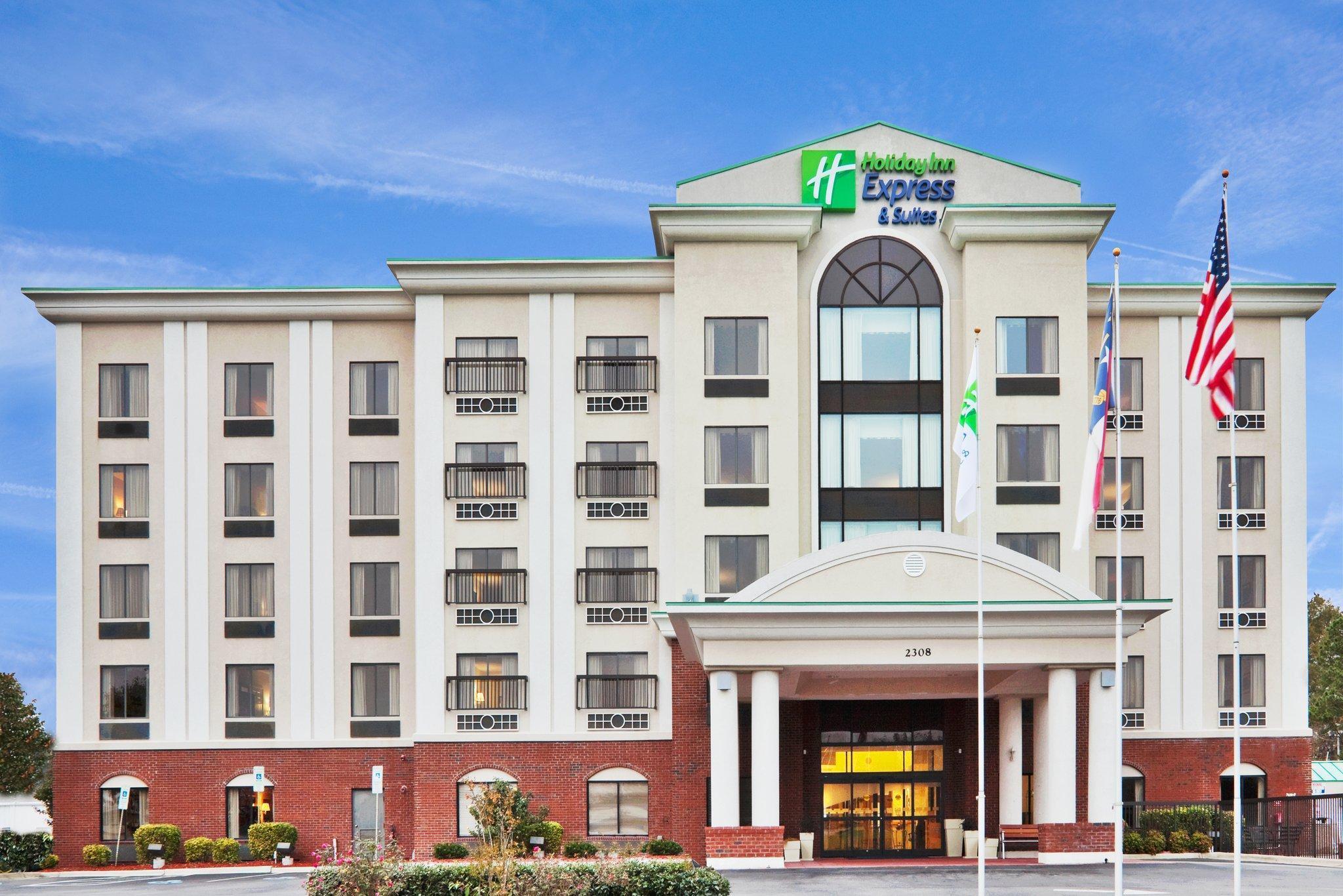 Holiday Inn Express & Suites Wilson-Downtown By Ihg Exterior foto