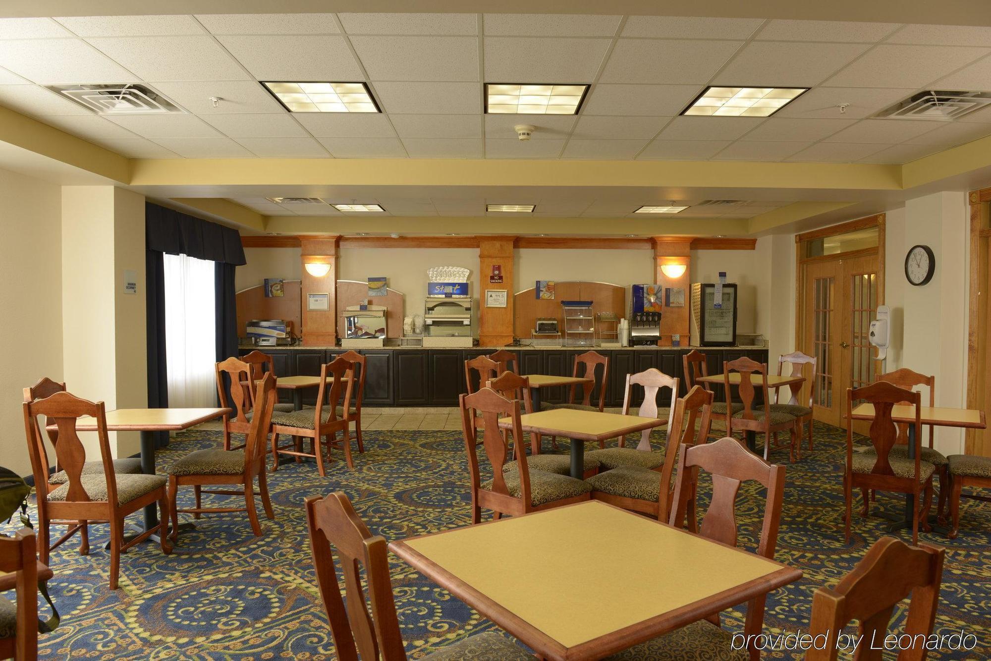 Holiday Inn Express & Suites Wilson-Downtown By Ihg Exterior foto